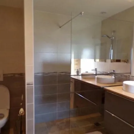 בית נופש House Ailanthus